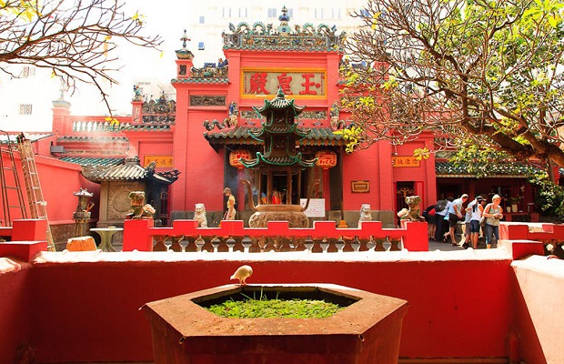địa điểm lễ chùa đầu năm linh thiêng nhất Sài Gòn - chùa Ngọc Hoàng