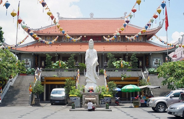 địa điểm lễ chùa đầu năm linh thiêng nhất Sài Gòn chùa Vĩnh Nghiêm