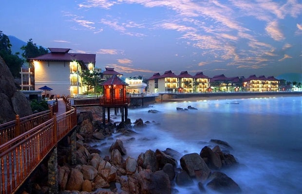 khách sạn ở quy nhơ gần biển Royal Hotel & Healthcare Resort