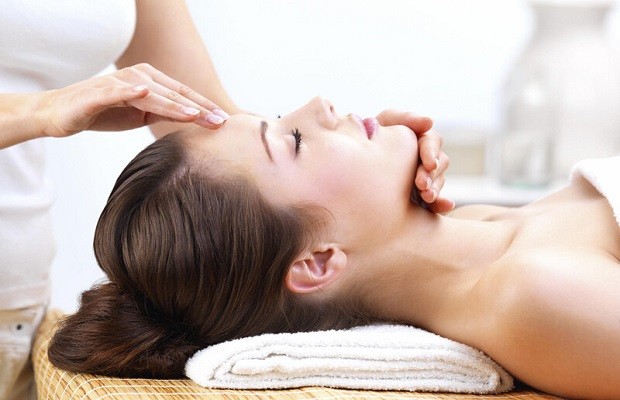 massage giảm mỡ mặt bấm huyệt