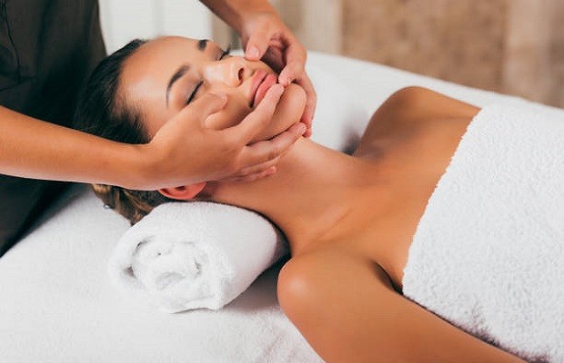 massage giảm mỡ mặt trung tâm spa