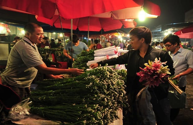 Chợ hoa tết 2021 Hà Nội Nghi Tàm