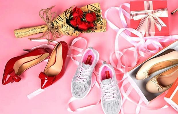 Tặng giày dịp valentine