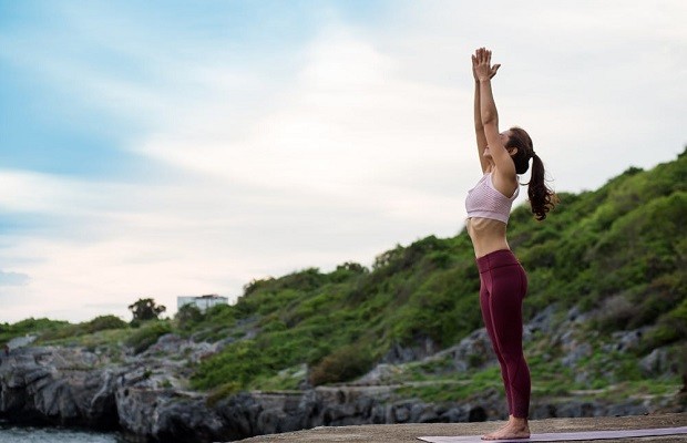 tư thế thể dục yoga giảm mỡ bụng quả núi