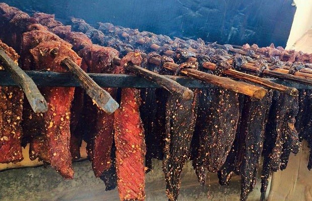 cách làm thịt lợn sấy khô Tây Bắc hun khói