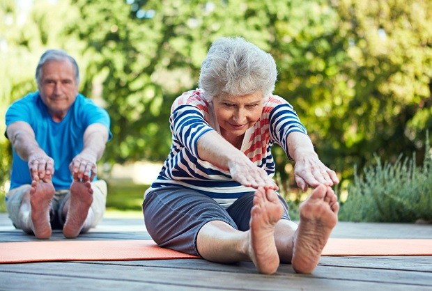 Cách chữa phù chân ở người già -  Chế độ tập luyện thể dục phù hợp 