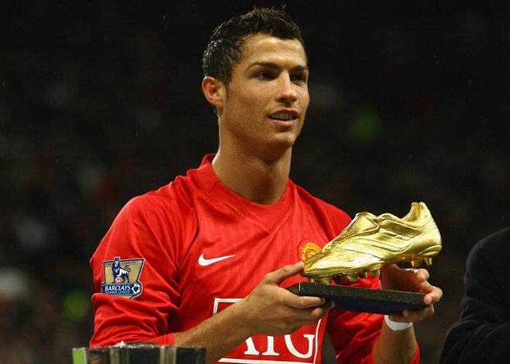 Câu lạc bộ của Ronaldo cùng anh nhận chiếc giày vàng
