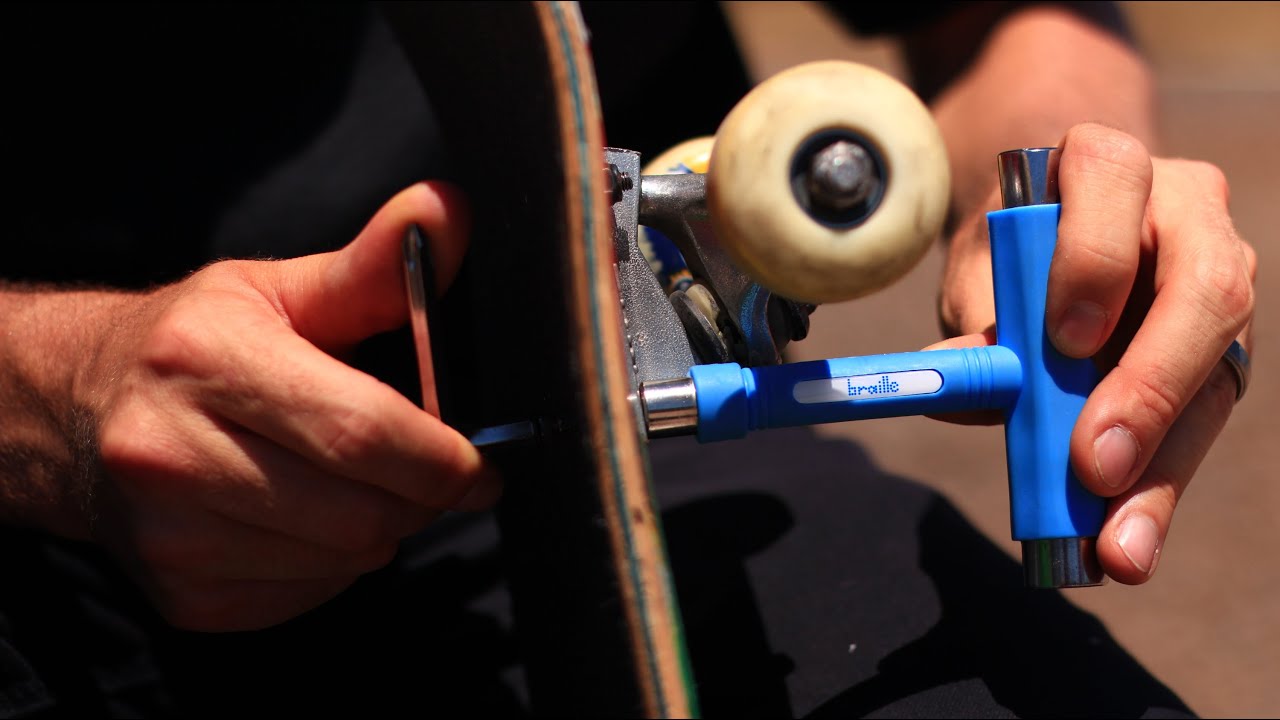 Skate tool là phụ kiện ván trượt Skateboard  cần thiết để sửa chữa ván trượt