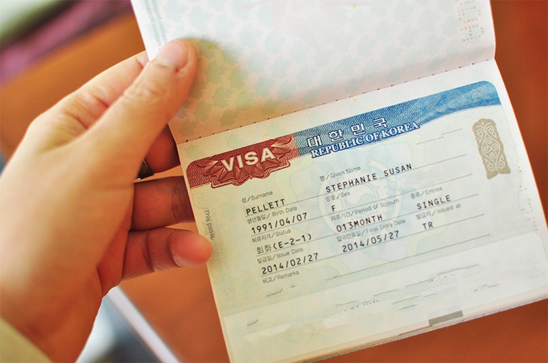 chi phí gia hạn visa cho người nước ngoài-có nên tự gia hạn visa