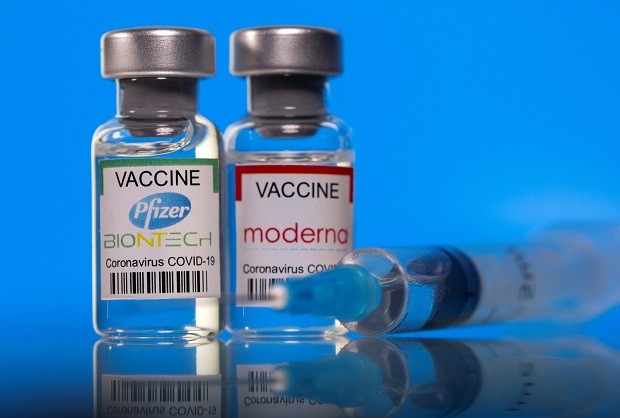  Người trên 65 tuổi nên tiêm vaccine nào - AstraZeneca, Moderna và Pfizer