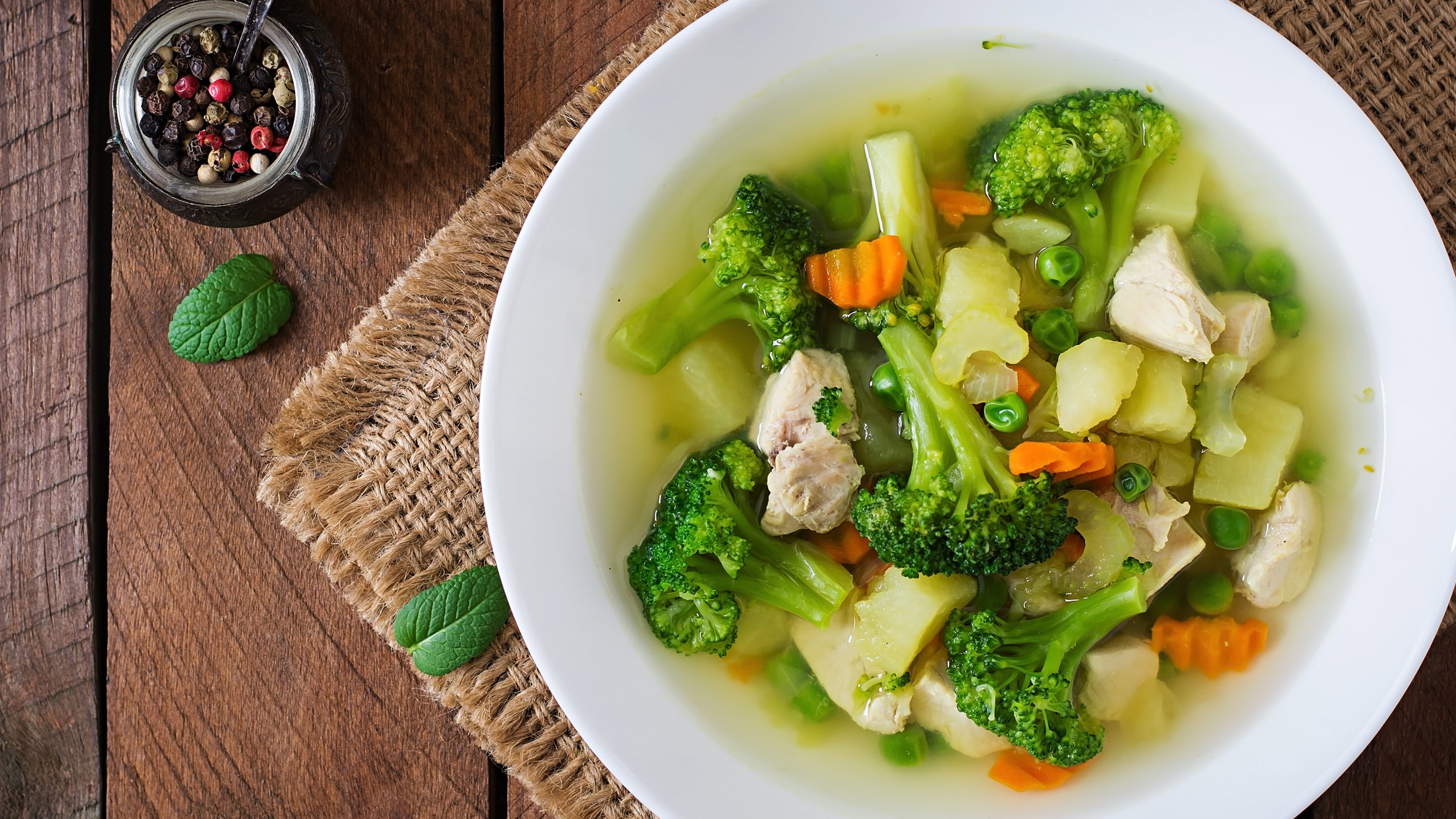 Những đồ ăn mát gan - Canh bông cải xanh nấu mọc