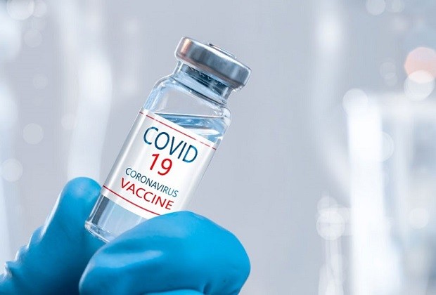 Tiêm vắc xin COVID-19 có nguy hiểm không và nên chú ý gì