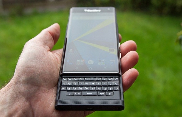 BlackBerry Priv  là một điện thoại bàn phím đẹp