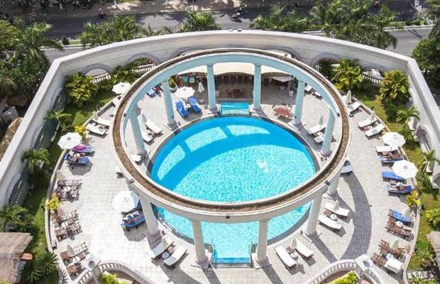 khách sạn Nha Trang đường Trần phú có hồ bơi