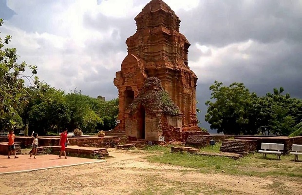 Tháp chàm Yang Prong là địa điểm du lịch đắk lắk