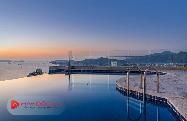 khách sạn Nha Trang có ghế tình yêu có hồi bơi siêu đẹp để sống ảo