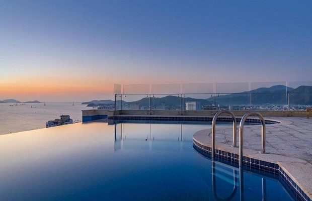 khách sạn Nha Trang có ghế tình yêu có hồ bơi siêu đẹp