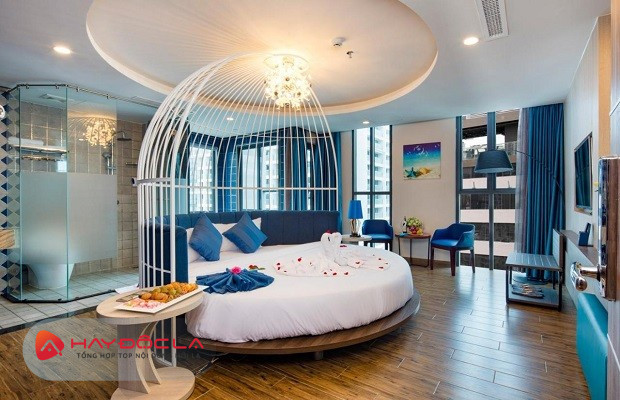 Khách sạn Nha Trang có ghế tình yêu và giường lông chim mới lạ