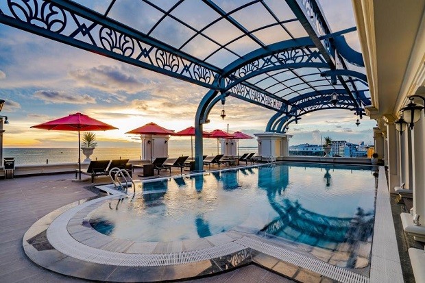 khách sạn Phú Quốc có hồ bơi tuyệt đẹp