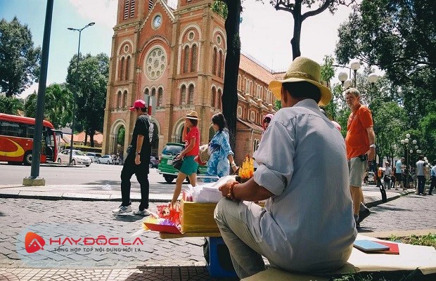 Địa điểm check in Sài Gòn - Cà phê bệt nhà thờ Đức Bà