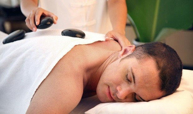 massage body đá nóng dành cho nam