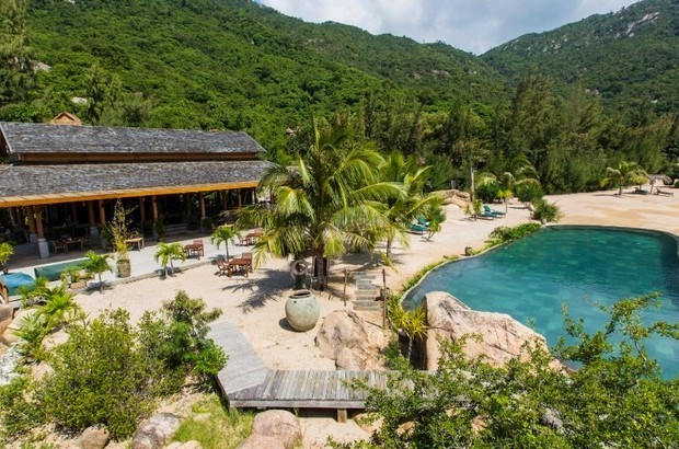 khách sạn Nha Trang có hồ bơi dịch vụ tốt