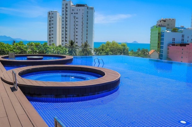 khách sạn Nha Trang có hồ bơi siêu đẹp