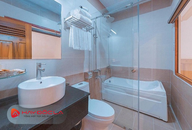 Khách sạn Đà Lạt có bồn tắm sang trọng