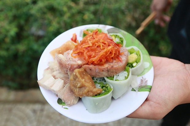 Quán ăn ngon Huế - Bánh cuốn thịt luộc tôm chua Mệ Hạnh