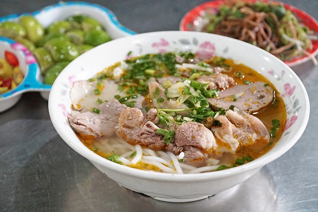 Quán ăn ngon Huế - Bún bò đường Hà Nội