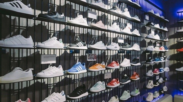 Top 5 shop giày sneaker CMT8 mà bạn không nên bỏ qua