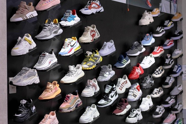 shop giày sneaker cmt8 đặt hàng online