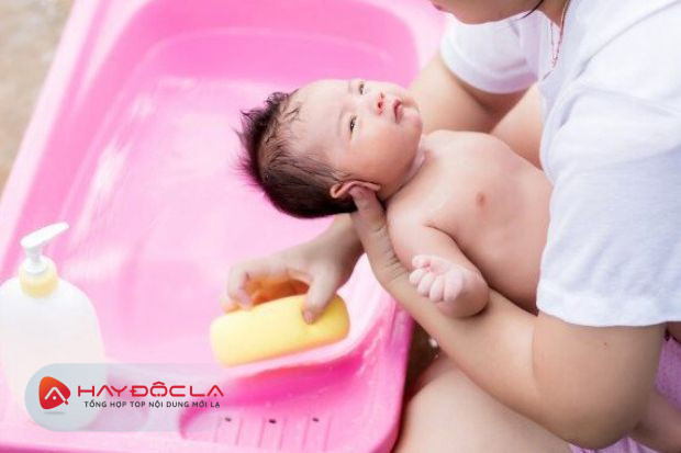 Bluecare - dịch vụ tắm bé tại nhà Hà Nội