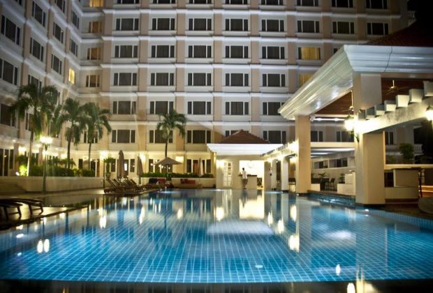 Khách sạn Sài Gòn có bể bơi siêu đẹp