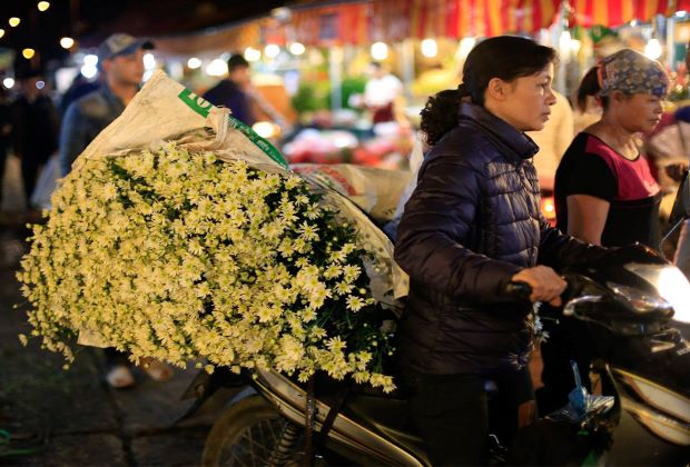 Địa điểm du lịch Hà Nội về đêm bán hoa