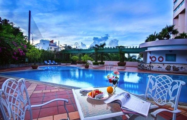 khách sạn Quảng Ninh có hồ bơi sang