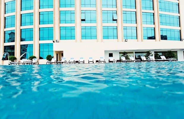 khách sạn Quảng Ninh có hồ bơi sang chảnh
