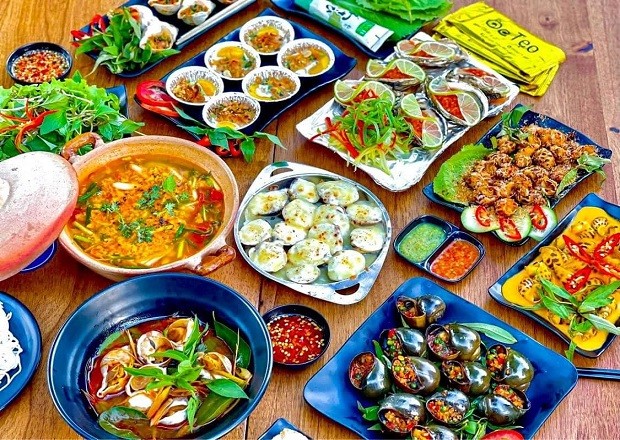 Ốc Ấy quán ăn vặt khuya ở Sài Gòn