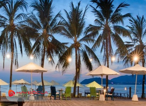 khách sạn Nha Trang có bãi biển riêng sang chảnh