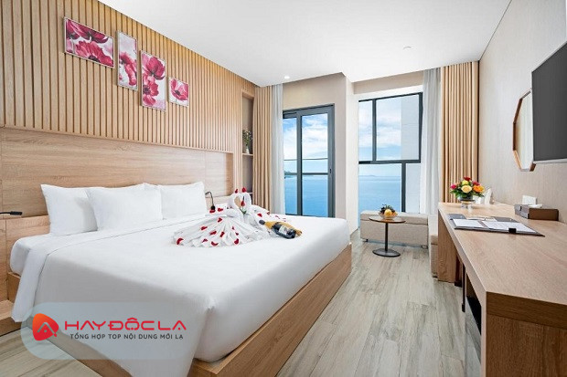 Khách sạn Nha Trang có bãi biển riêng - Emerald Bay Hotel & Spa