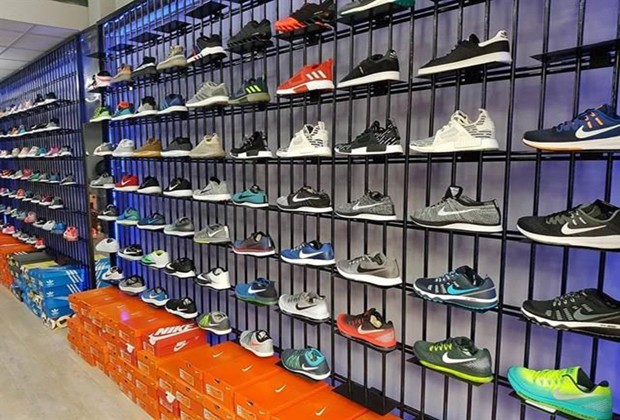 shop bán giày sneaker ở hà nội chất lượng nhất
