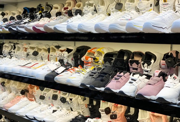 shop bán giày sneaker ở hà nội giá rẻ