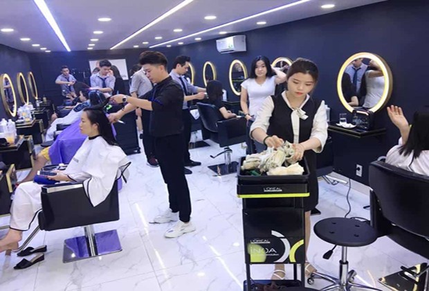 Salon Lê Hiếu là salon tóc chuyên nghiệp, tận tâm với khách