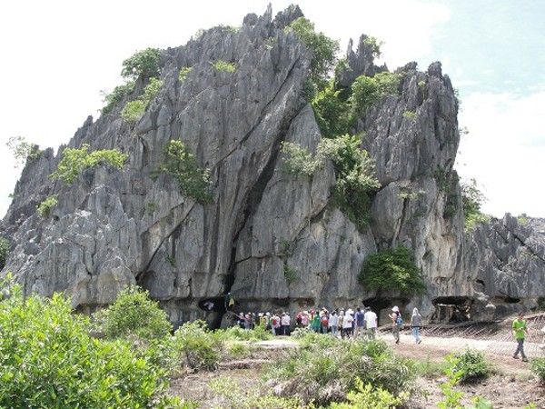 Địa điểm du lịch Kiên Giang - Núi đá dựng