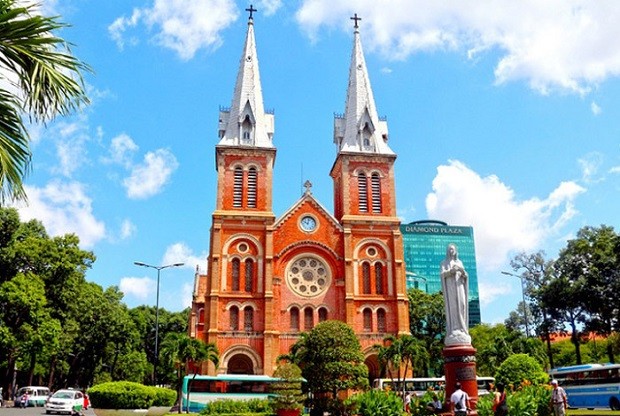 La Vela Saigon - Nhà thờ Đức Bà