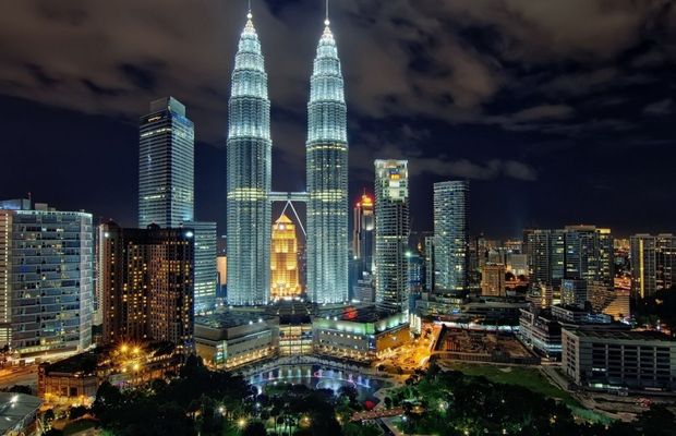 Tour Singapore Malaysia 5 ngày 4 đêm - Tháp đôi Petronas