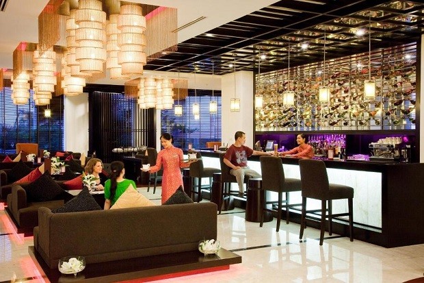 khách sạn Novotel Hạ Long - Lobby Lounge Bar