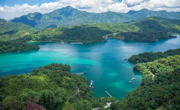Hồ Nhật Nguyệt Đài Loan - hòn đảo xinh đẹp