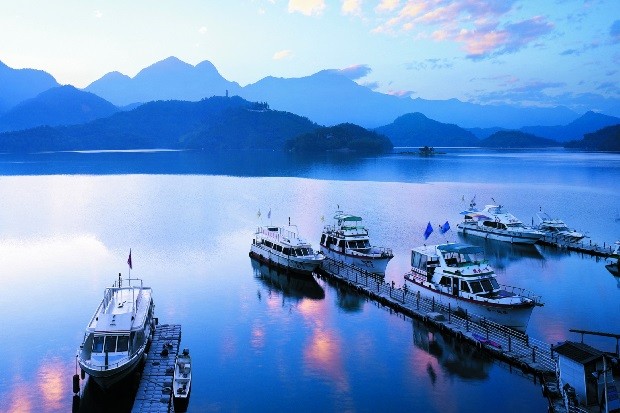 Hồ Nhật Nguyệt Đài Loan - du thuyền