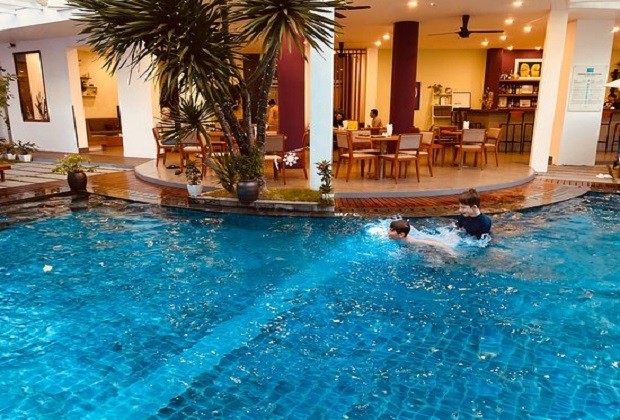 khách sạn Gardenia Huế - Hồ bơi